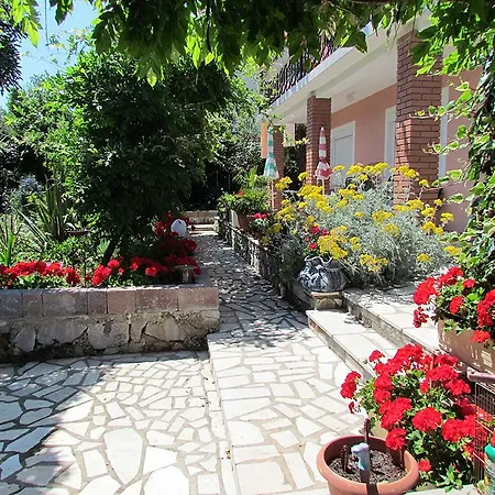 Apartments Bura & Jugo, Cres, Without Stress Exterior photo