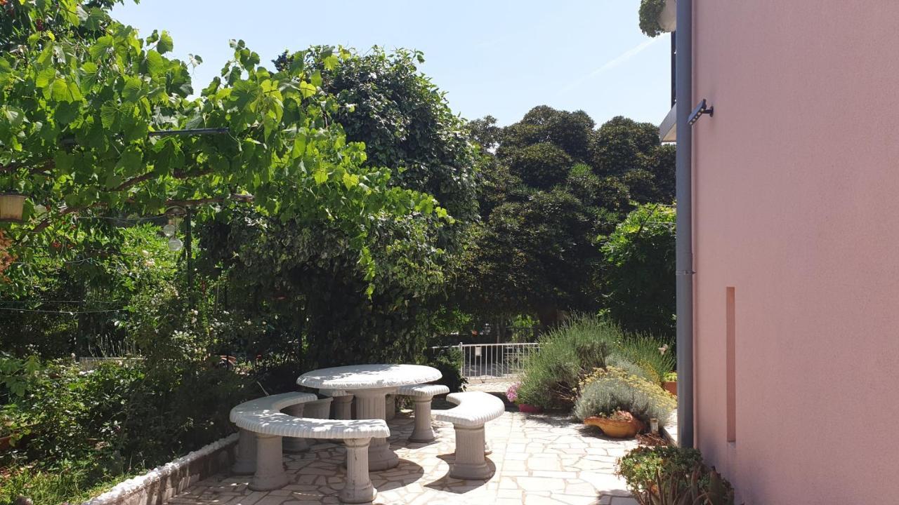 Apartment Apartments Bura & Jugo, Cres, Without Stress *