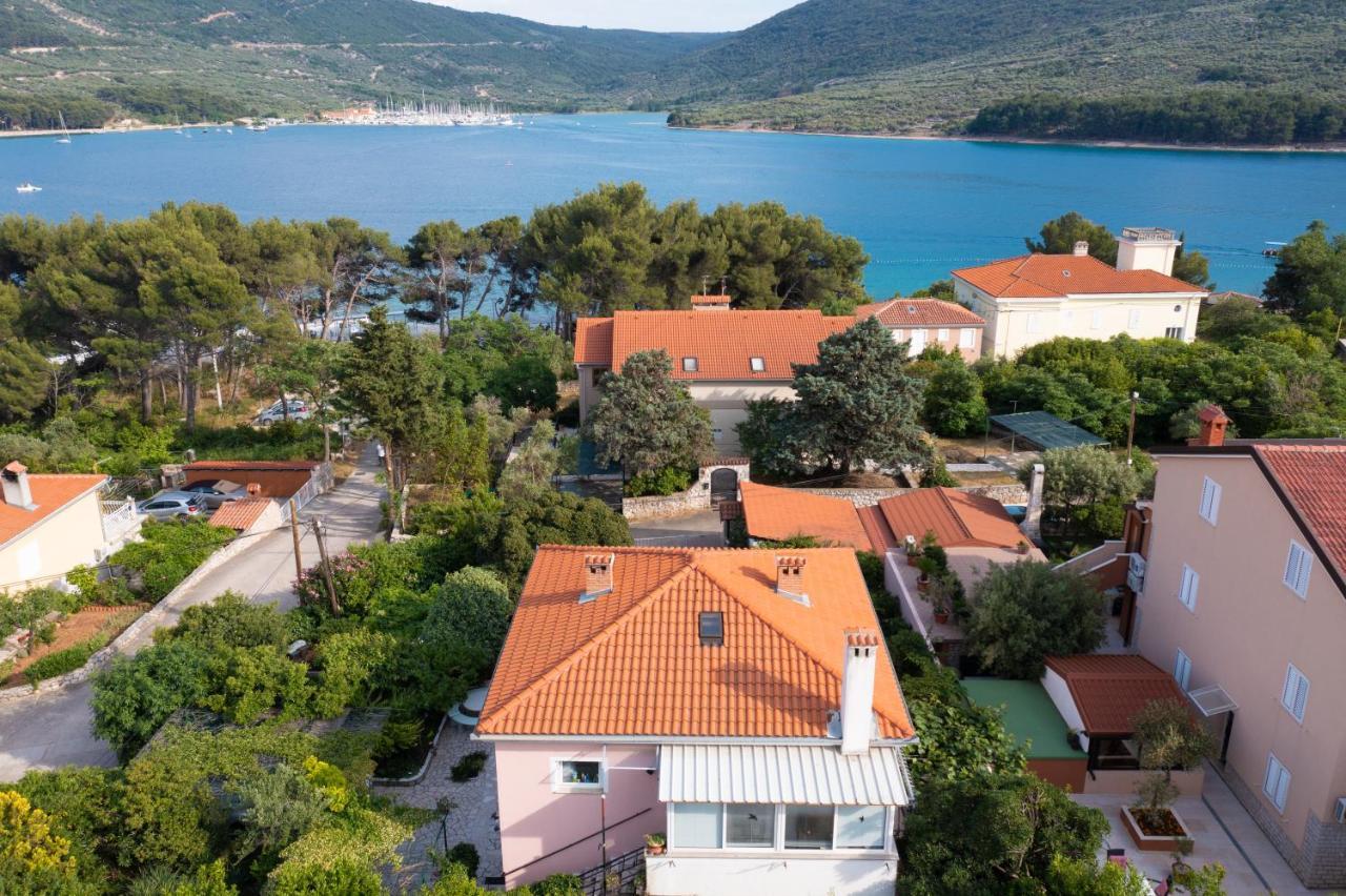Apartment Apartments Bura & Jugo, Cres, Without Stress Cres