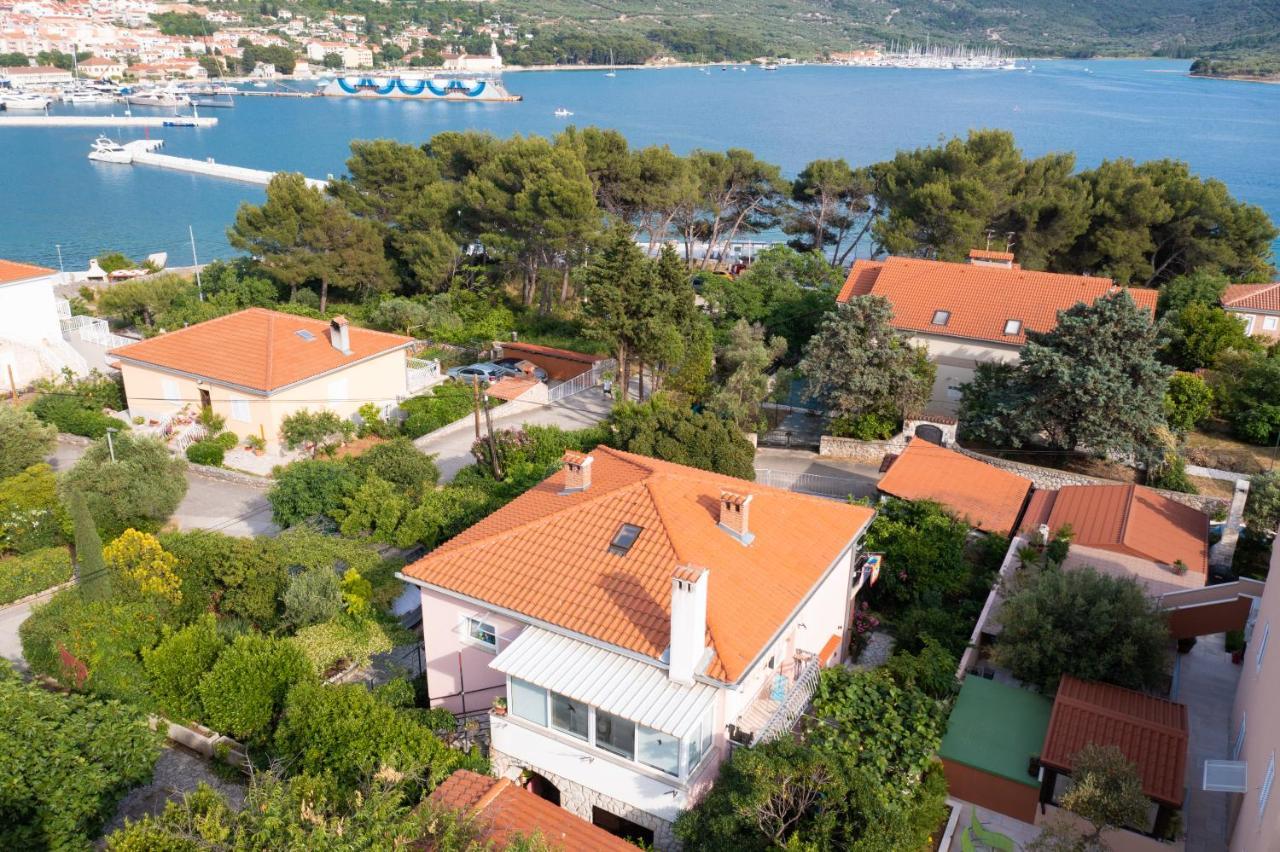 Apartment Apartments Bura & Jugo, Cres, Without Stress