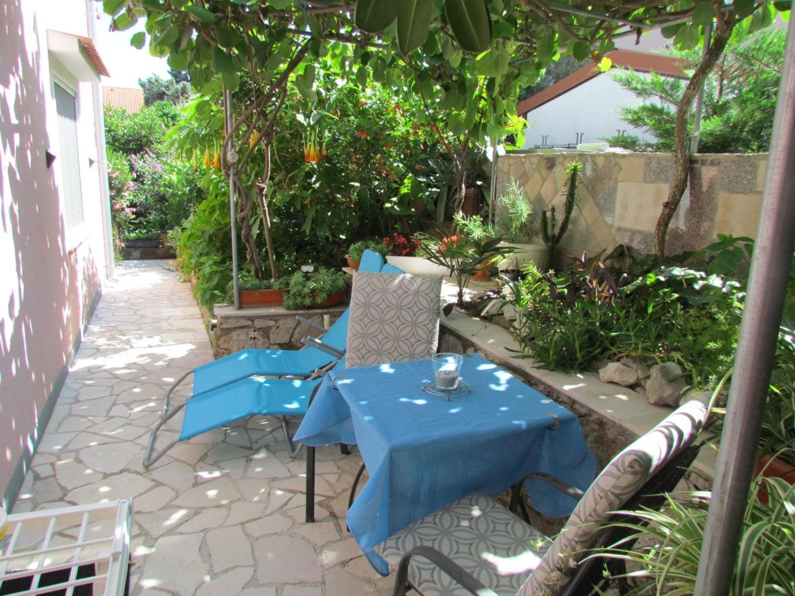 Apartment Apartments Bura & Jugo, Cres, Without Stress