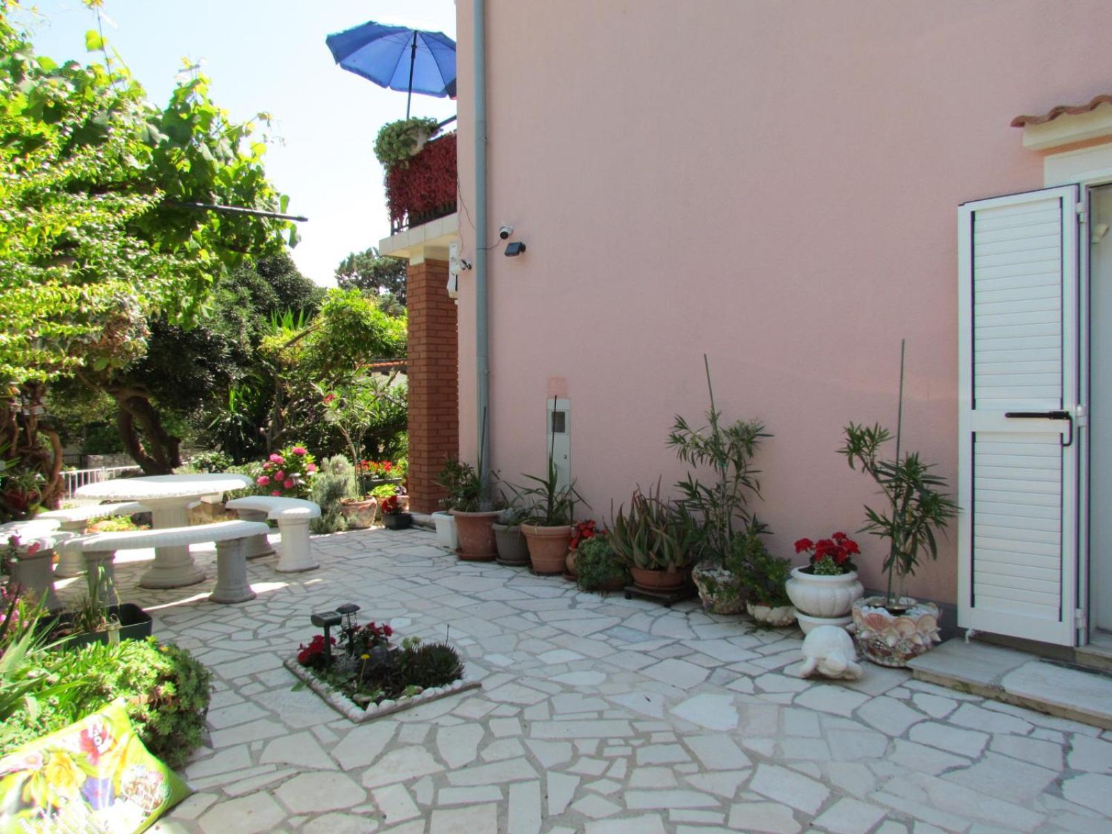 Apartment Apartments Bura & Jugo, Cres, Without Stress Cres