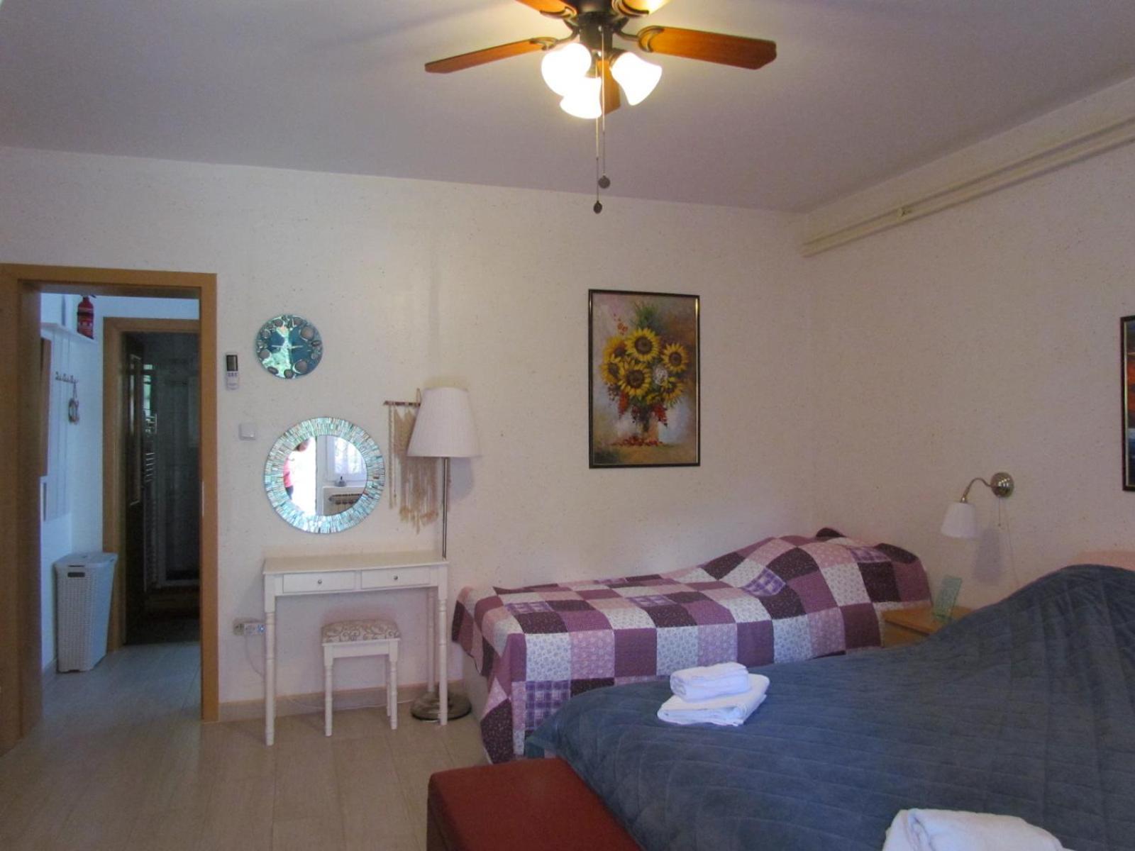 Apartment Apartments Bura & Jugo, Cres, Without Stress *